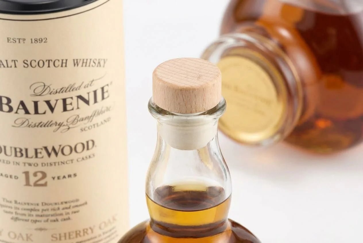 Premium wooden wine and spirit stoppers