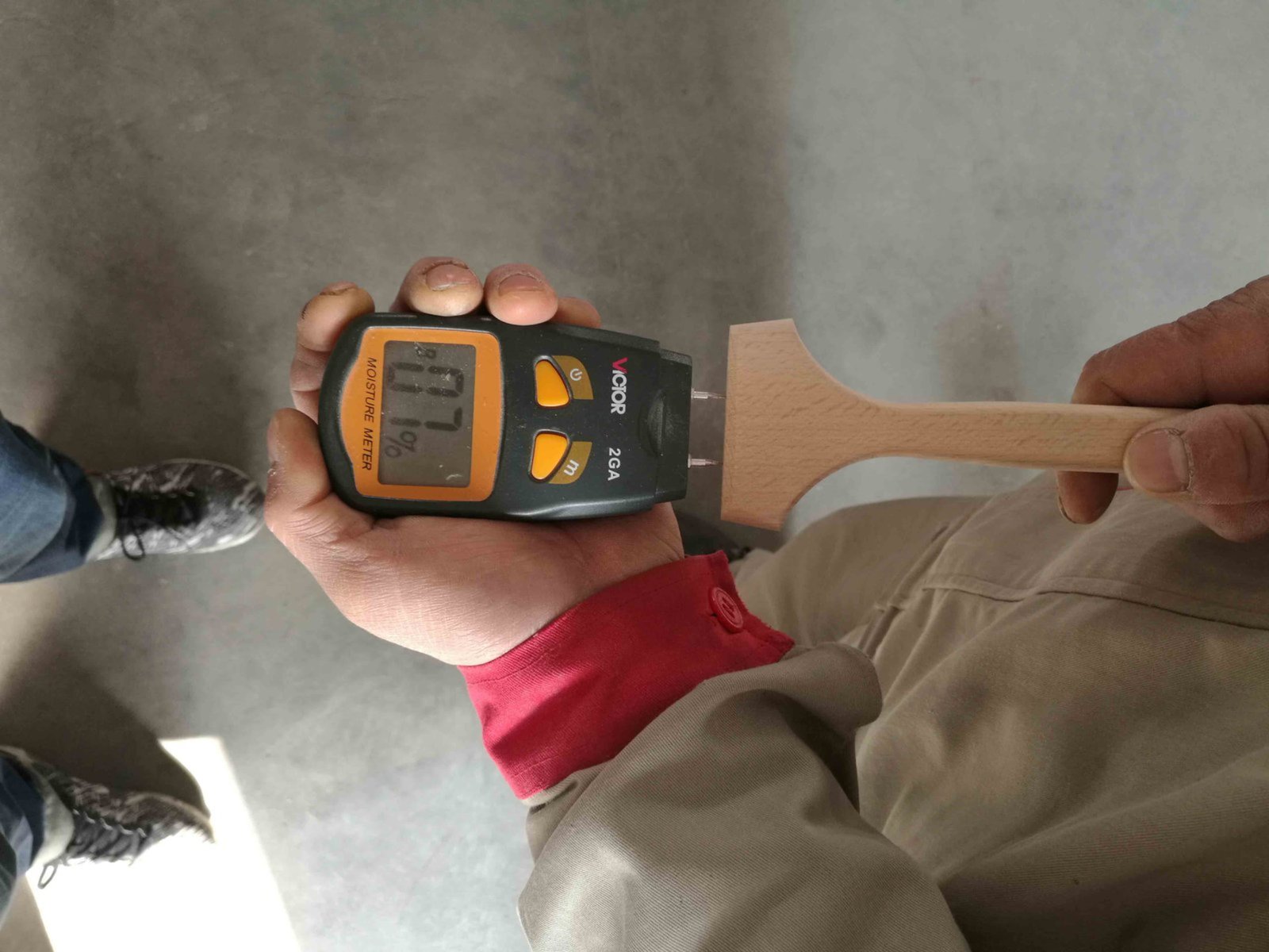 measuring wood moisture for brush handles